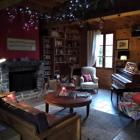 La Grande Ourse Nocleg ze śniadaniem Campan